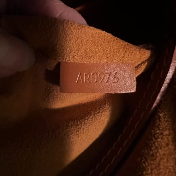 Louis Vuitton Epi Alma PM Cipango with Shoulder Strap and Dust Bag -Pristine - Picture 13 of 14